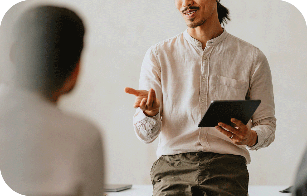 personne devant un groupe