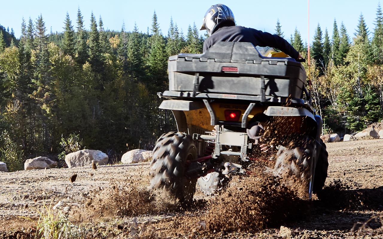 Un VTT roule