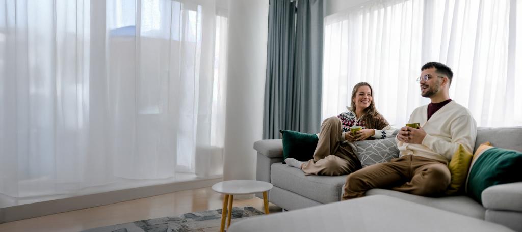 Personnes profitant du confort de leur copropriété