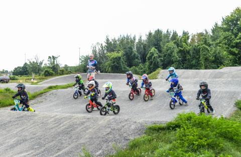 Des enfants en BMX