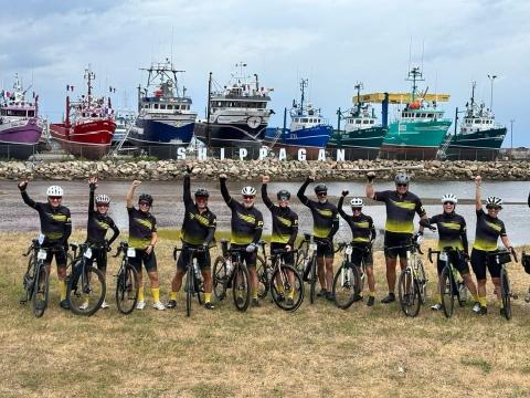 Groupe de cycliste Promutuel au Gran Fondo Véloroute Péninsule acadienne
