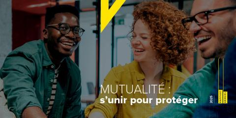 Trois personnes se tenant les mains