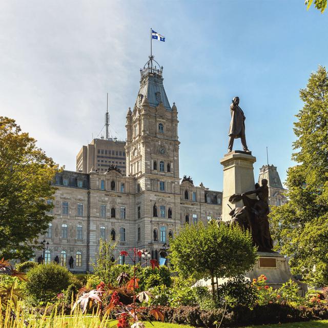 Vue de devant l'assemblée nationale du Québec